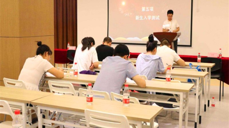 国家开放大学报名时间一般分为春季和秋季两个批次，具体时间如下：